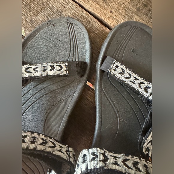 Teva Sandals black/ white sz 9 - Picture 2 of 7